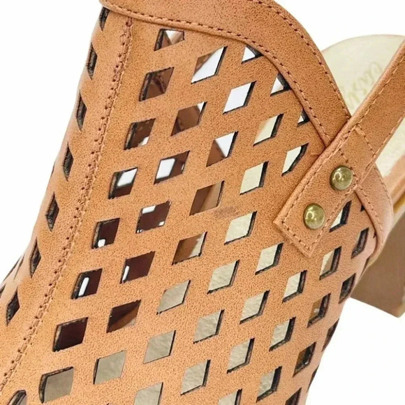 Easy Street Erin Tan Burnish Women's Sandals - Picture 12 of 13